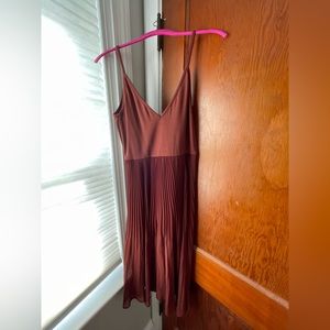Aritzia Wildfred Burnt Orange Cami Top Pleated midi Dress size M